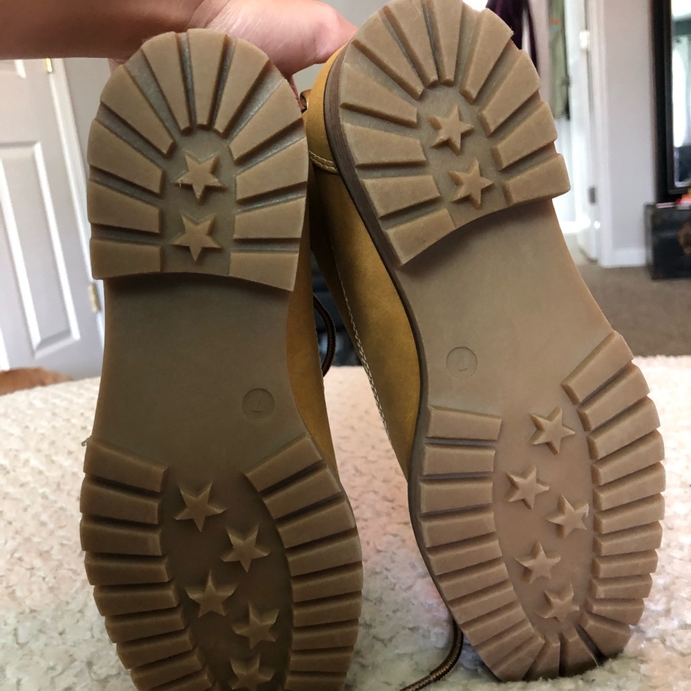 Boots - Picture 4 of 4